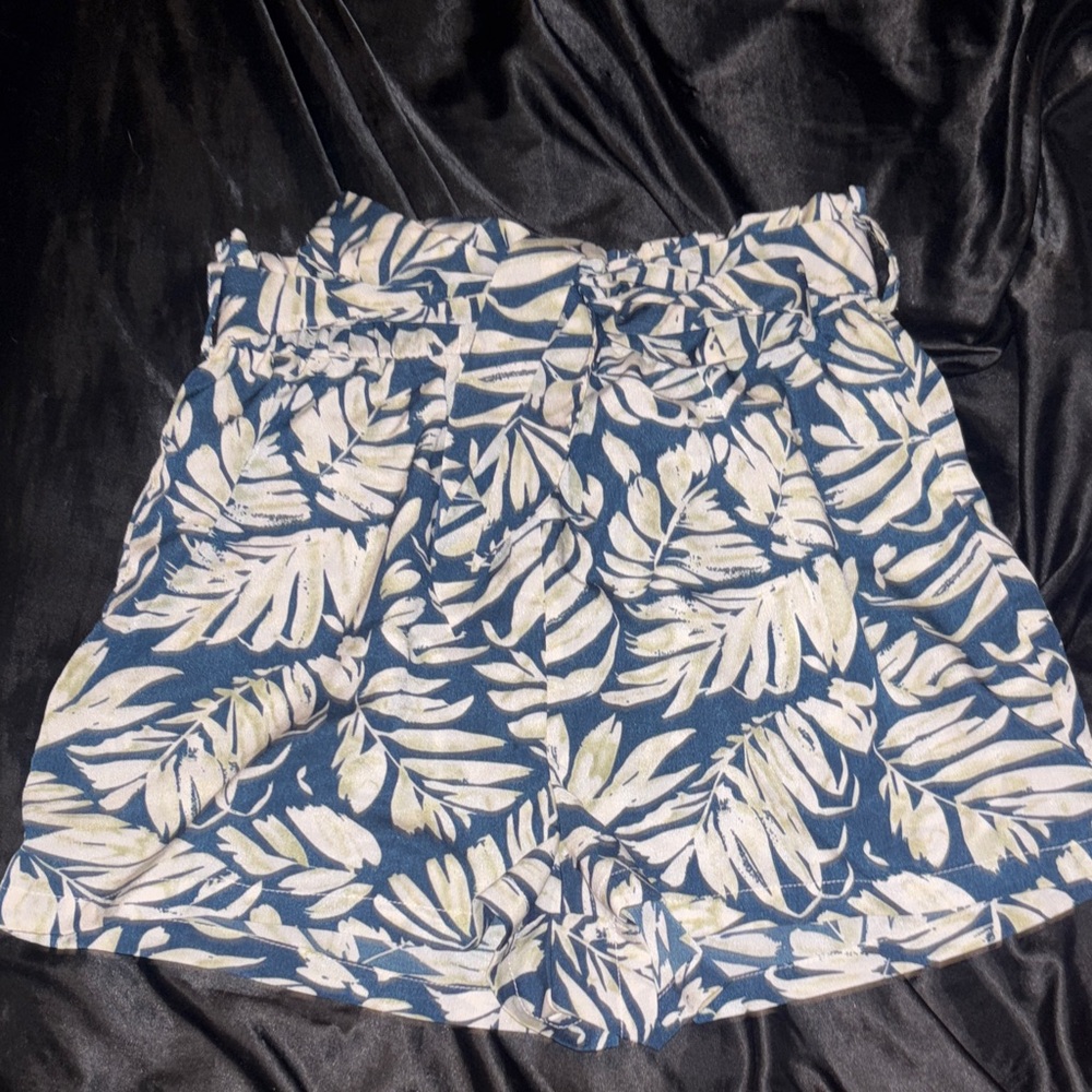 SHEIN High Waist Leaf Print Shorts - Blue and White